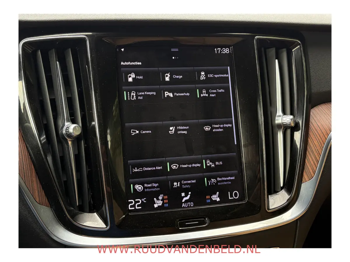 T6 Recharge AWD 84%SOH HEADUP / H&K / PANODAK /  ACC / KEYLESS / 360* / TREKHAAK