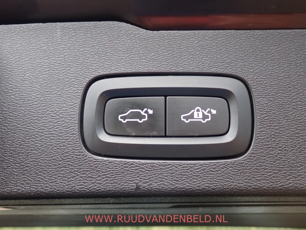 T6 Recharge AWD 84%SOH HEADUP / H&K / PANODAK /  ACC / KEYLESS / 360* / TREKHAAK