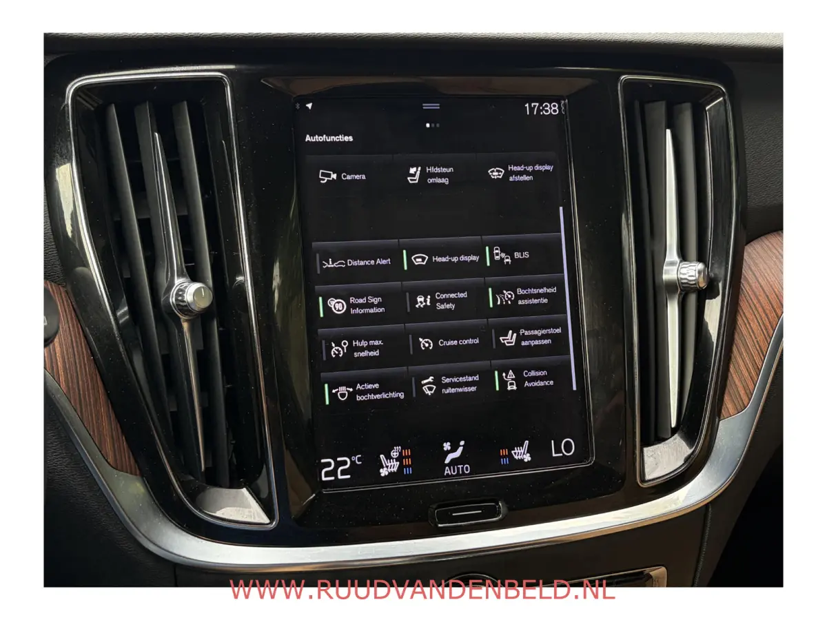 T6 Recharge AWD 84%SOH HEADUP / H&K / PANODAK /  ACC / KEYLESS / 360* / TREKHAAK