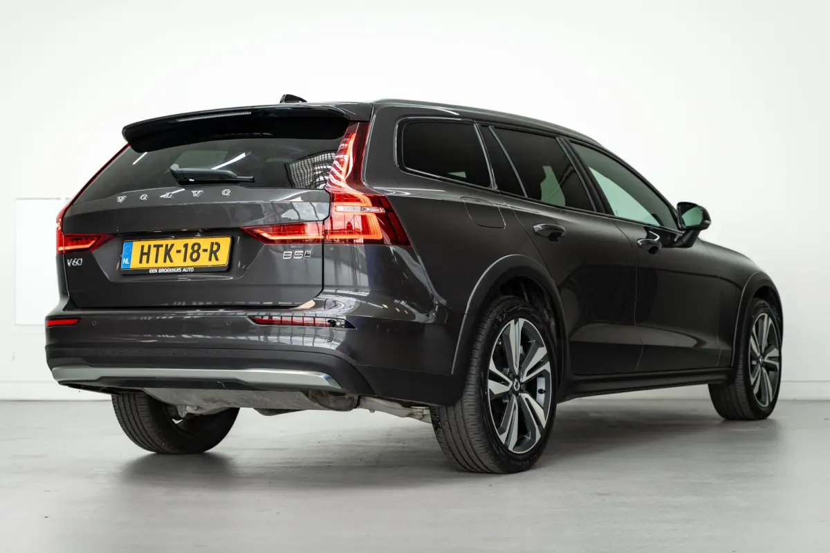 V60 B5 250PK Plus Bright Cross Country | Trekhaak | Adap cruise | Getint Glas | 19'' | Stoel verw.