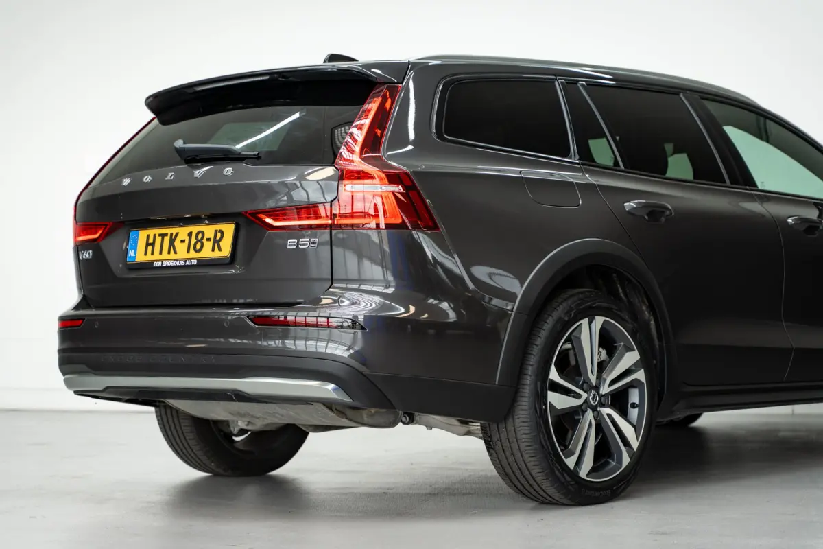 V60 B5 250PK Plus Bright Cross Country | Trekhaak | Adap cruise | Getint Glas | 19'' | Stoel verw.
