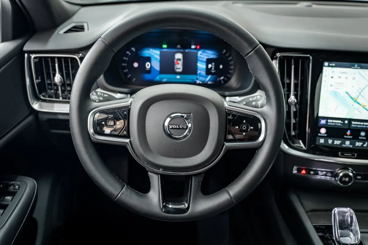 V60 B5 250PK Plus Bright Cross Country | Trekhaak | Adap cruise | Getint Glas | 19'' | Stoel verw.