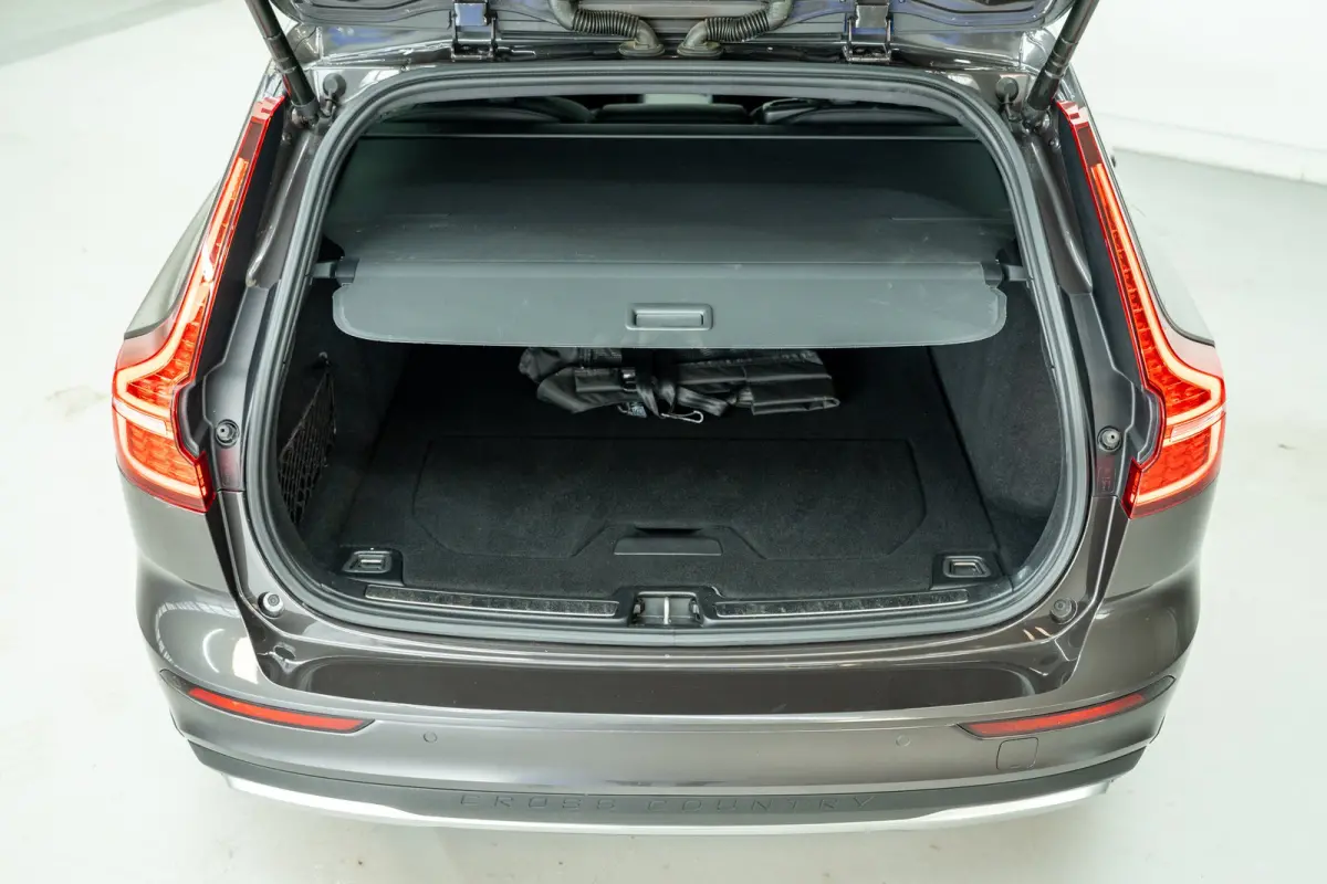 V60 B5 250PK Plus Bright Cross Country | Trekhaak | Adap cruise | Getint Glas | 19'' | Stoel verw.