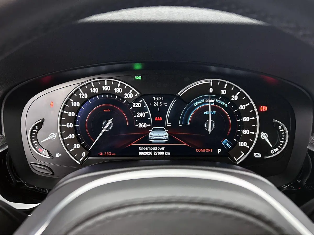 530e iPerformance High Executive | ACHTERUITRIJCAMERA | APPLE CARPLAY - ANDROID AUTO | STOELVERWARMING | NAVIGATIE | ELEKTRISCHE KOFFERKLEP | ELEKTRISCHE STOELEN | SFEERVERLICHTING |
