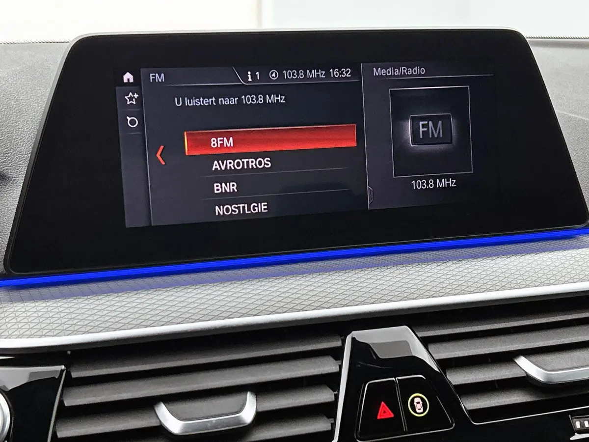 530e iPerformance High Executive | ACHTERUITRIJCAMERA | APPLE CARPLAY - ANDROID AUTO | STOELVERWARMING | NAVIGATIE | ELEKTRISCHE KOFFERKLEP | ELEKTRISCHE STOELEN | SFEERVERLICHTING |