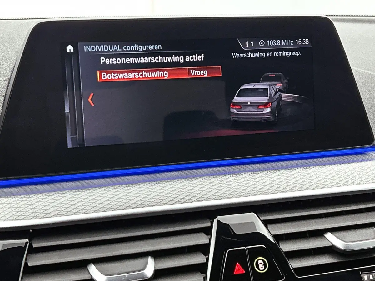 530e iPerformance High Executive | ACHTERUITRIJCAMERA | APPLE CARPLAY - ANDROID AUTO | STOELVERWARMING | NAVIGATIE | ELEKTRISCHE KOFFERKLEP | ELEKTRISCHE STOELEN | SFEERVERLICHTING |