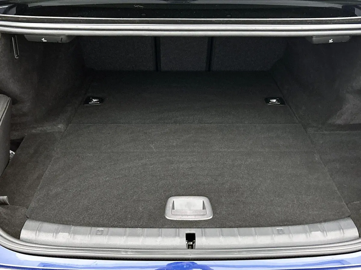 530e iPerformance High Executive | ACHTERUITRIJCAMERA | APPLE CARPLAY - ANDROID AUTO | STOELVERWARMING | NAVIGATIE | ELEKTRISCHE KOFFERKLEP | ELEKTRISCHE STOELEN | SFEERVERLICHTING |