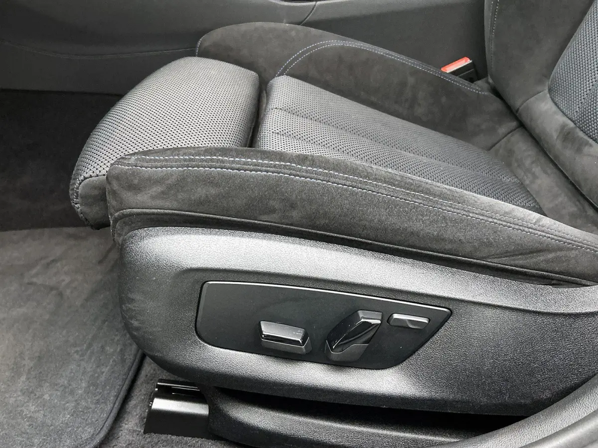 530e iPerformance High Executive | ACHTERUITRIJCAMERA | APPLE CARPLAY - ANDROID AUTO | STOELVERWARMING | NAVIGATIE | ELEKTRISCHE KOFFERKLEP | ELEKTRISCHE STOELEN | SFEERVERLICHTING |