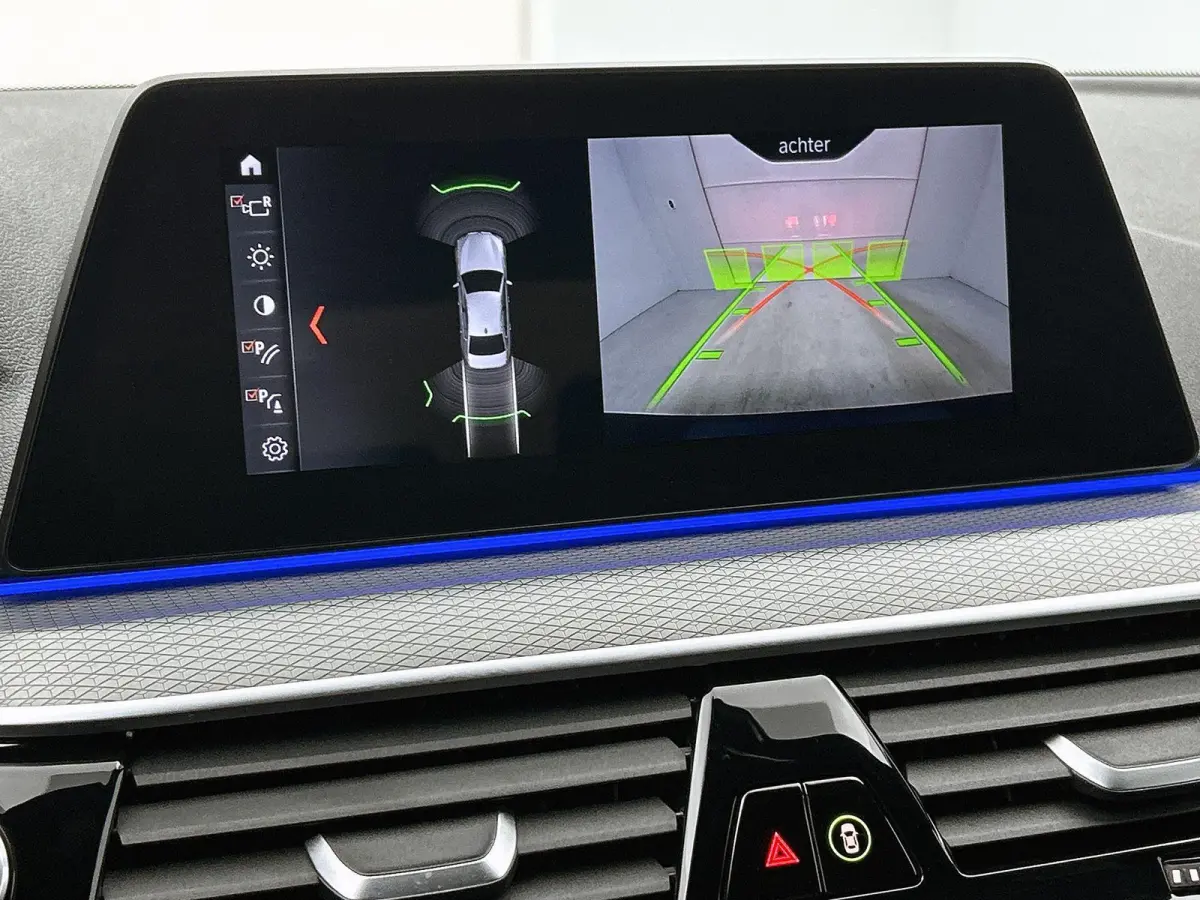530e iPerformance High Executive | ACHTERUITRIJCAMERA | APPLE CARPLAY - ANDROID AUTO | STOELVERWARMING | NAVIGATIE | ELEKTRISCHE KOFFERKLEP | ELEKTRISCHE STOELEN | SFEERVERLICHTING |
