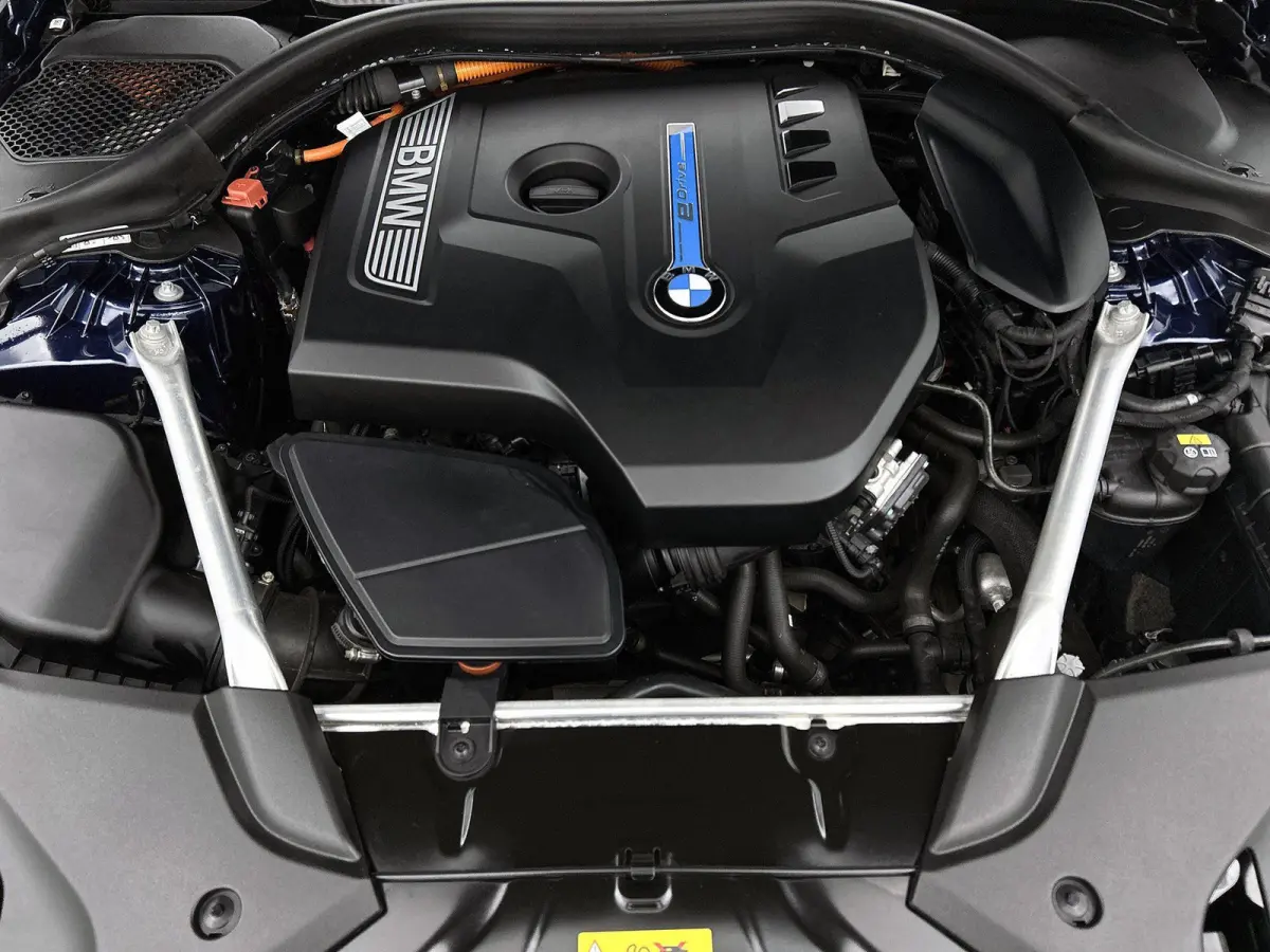 530e iPerformance High Executive | ACHTERUITRIJCAMERA | APPLE CARPLAY - ANDROID AUTO | STOELVERWARMING | NAVIGATIE | ELEKTRISCHE KOFFERKLEP | ELEKTRISCHE STOELEN | SFEERVERLICHTING |