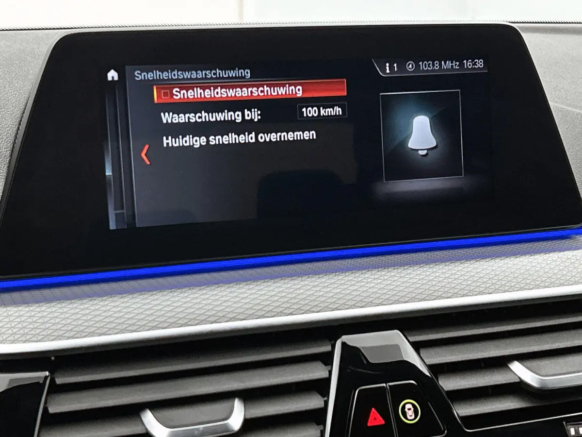 530e iPerformance High Executive | ACHTERUITRIJCAMERA | APPLE CARPLAY - ANDROID AUTO | STOELVERWARMING | NAVIGATIE | ELEKTRISCHE KOFFERKLEP | ELEKTRISCHE STOELEN | SFEERVERLICHTING |