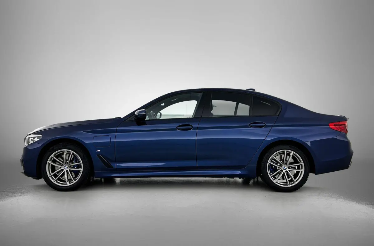 530e iPerformance High Executive | ACHTERUITRIJCAMERA | APPLE CARPLAY - ANDROID AUTO | STOELVERWARMING | NAVIGATIE | ELEKTRISCHE KOFFERKLEP | ELEKTRISCHE STOELEN | SFEERVERLICHTING |