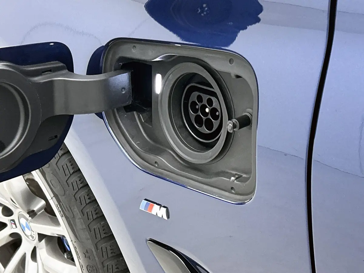 530e iPerformance High Executive | ACHTERUITRIJCAMERA | APPLE CARPLAY - ANDROID AUTO | STOELVERWARMING | NAVIGATIE | ELEKTRISCHE KOFFERKLEP | ELEKTRISCHE STOELEN | SFEERVERLICHTING |