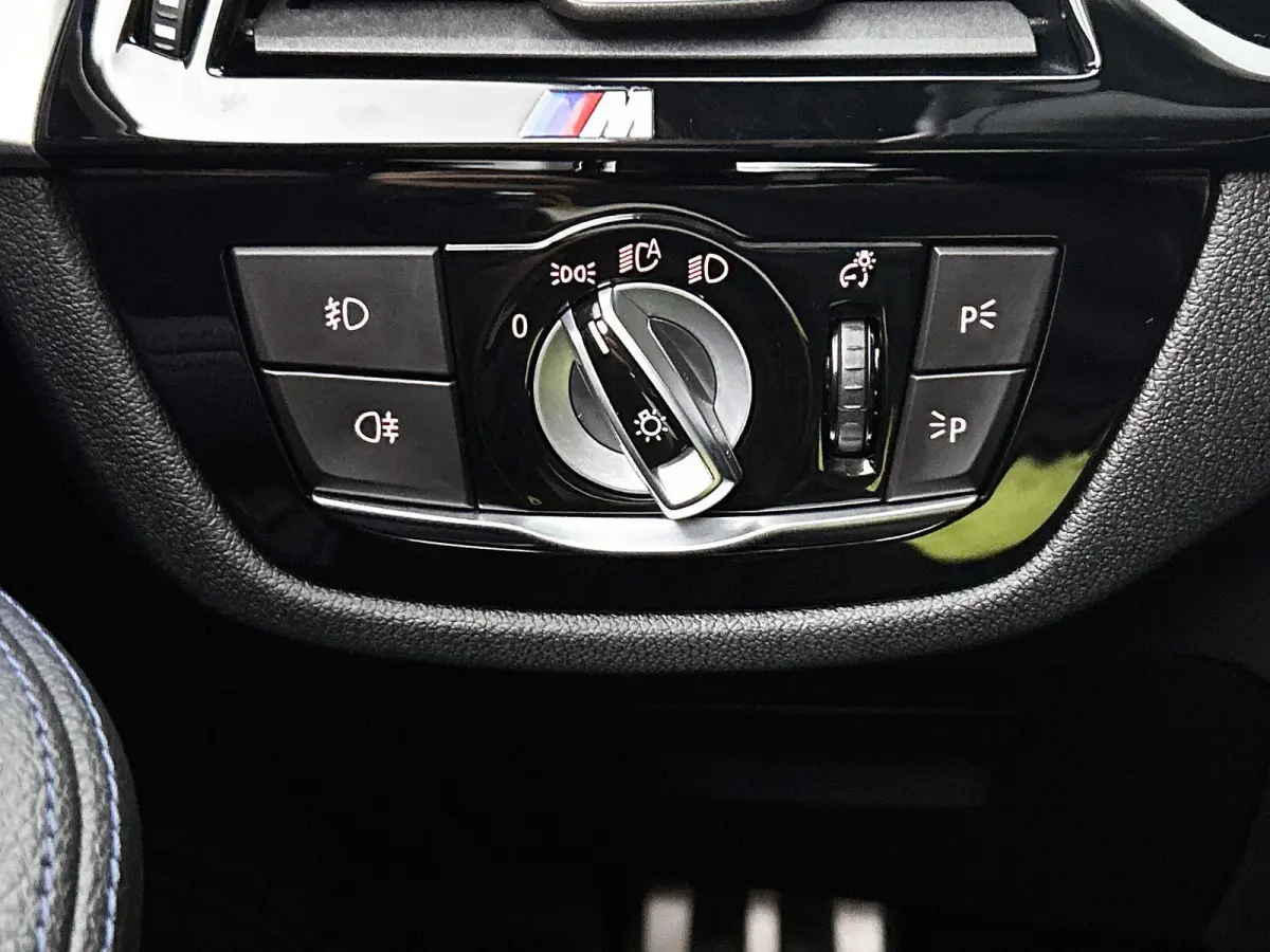 530e iPerformance High Executive | ACHTERUITRIJCAMERA | APPLE CARPLAY - ANDROID AUTO | STOELVERWARMING | NAVIGATIE | ELEKTRISCHE KOFFERKLEP | ELEKTRISCHE STOELEN | SFEERVERLICHTING |