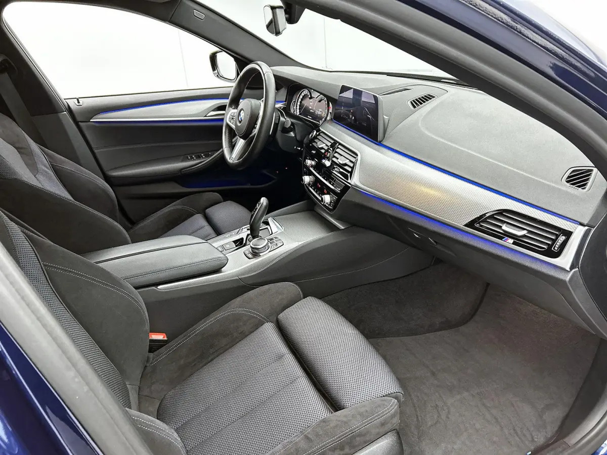 530e iPerformance High Executive | ACHTERUITRIJCAMERA | APPLE CARPLAY - ANDROID AUTO | STOELVERWARMING | NAVIGATIE | ELEKTRISCHE KOFFERKLEP | ELEKTRISCHE STOELEN | SFEERVERLICHTING |