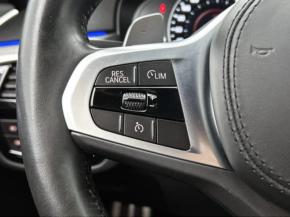 530e iPerformance High Executive | ACHTERUITRIJCAMERA | APPLE CARPLAY - ANDROID AUTO | STOELVERWARMING | NAVIGATIE | ELEKTRISCHE KOFFERKLEP | ELEKTRISCHE STOELEN | SFEERVERLICHTING |