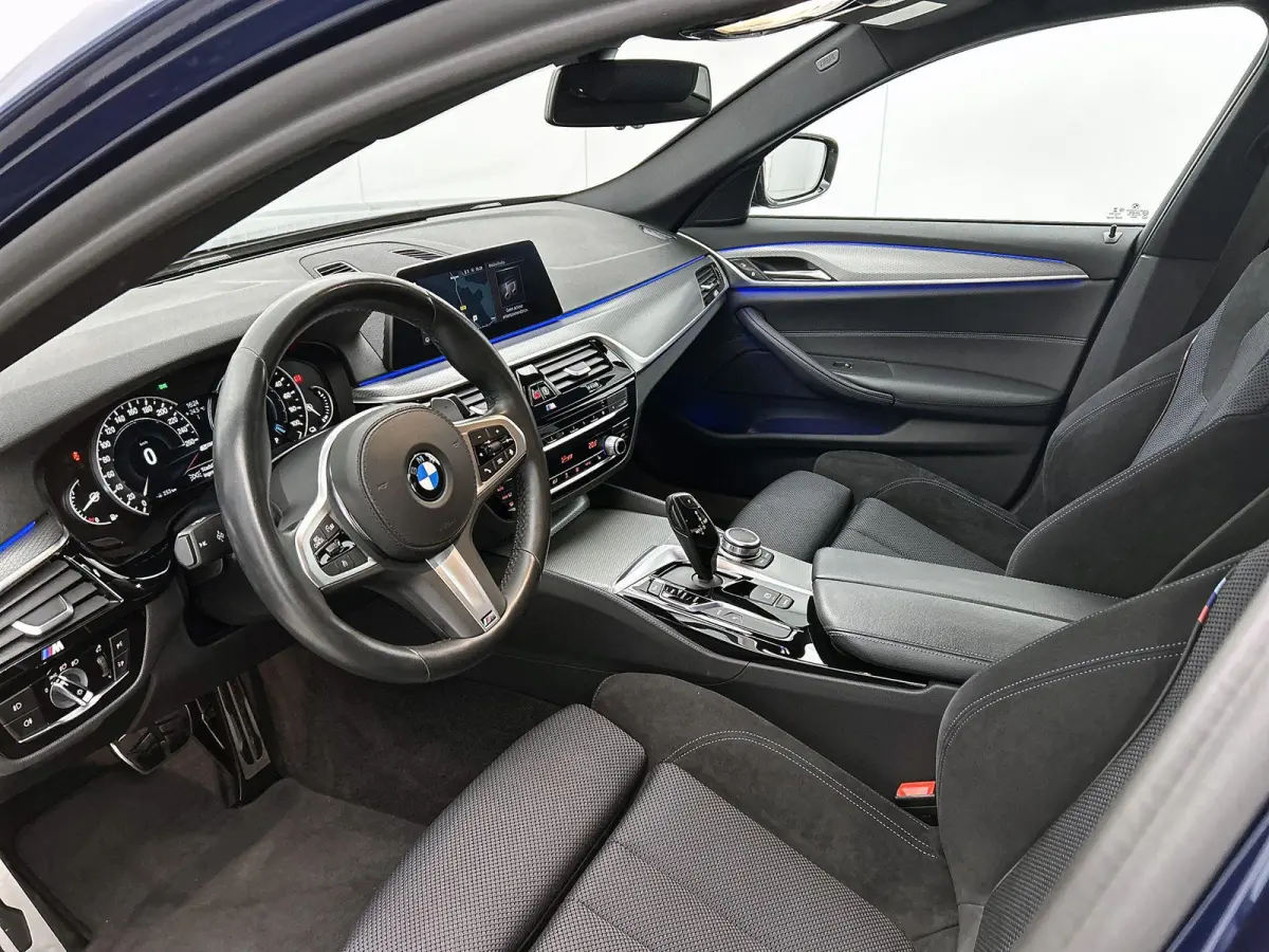 530e iPerformance High Executive | ACHTERUITRIJCAMERA | APPLE CARPLAY - ANDROID AUTO | STOELVERWARMING | NAVIGATIE | ELEKTRISCHE KOFFERKLEP | ELEKTRISCHE STOELEN | SFEERVERLICHTING |