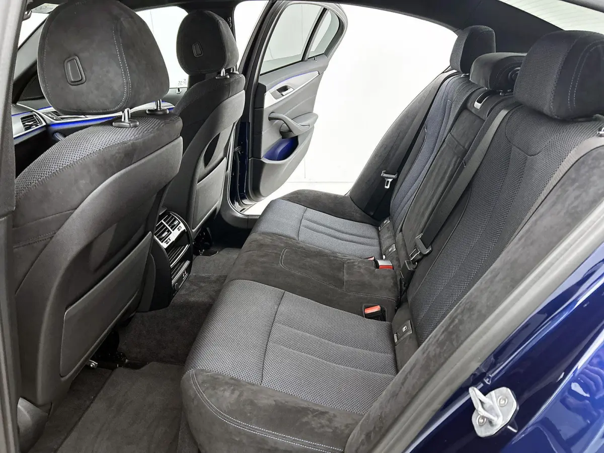 530e iPerformance High Executive | ACHTERUITRIJCAMERA | APPLE CARPLAY - ANDROID AUTO | STOELVERWARMING | NAVIGATIE | ELEKTRISCHE KOFFERKLEP | ELEKTRISCHE STOELEN | SFEERVERLICHTING |