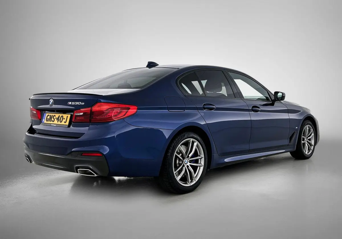 530e iPerformance High Executive | ACHTERUITRIJCAMERA | APPLE CARPLAY - ANDROID AUTO | STOELVERWARMING | NAVIGATIE | ELEKTRISCHE KOFFERKLEP | ELEKTRISCHE STOELEN | SFEERVERLICHTING |