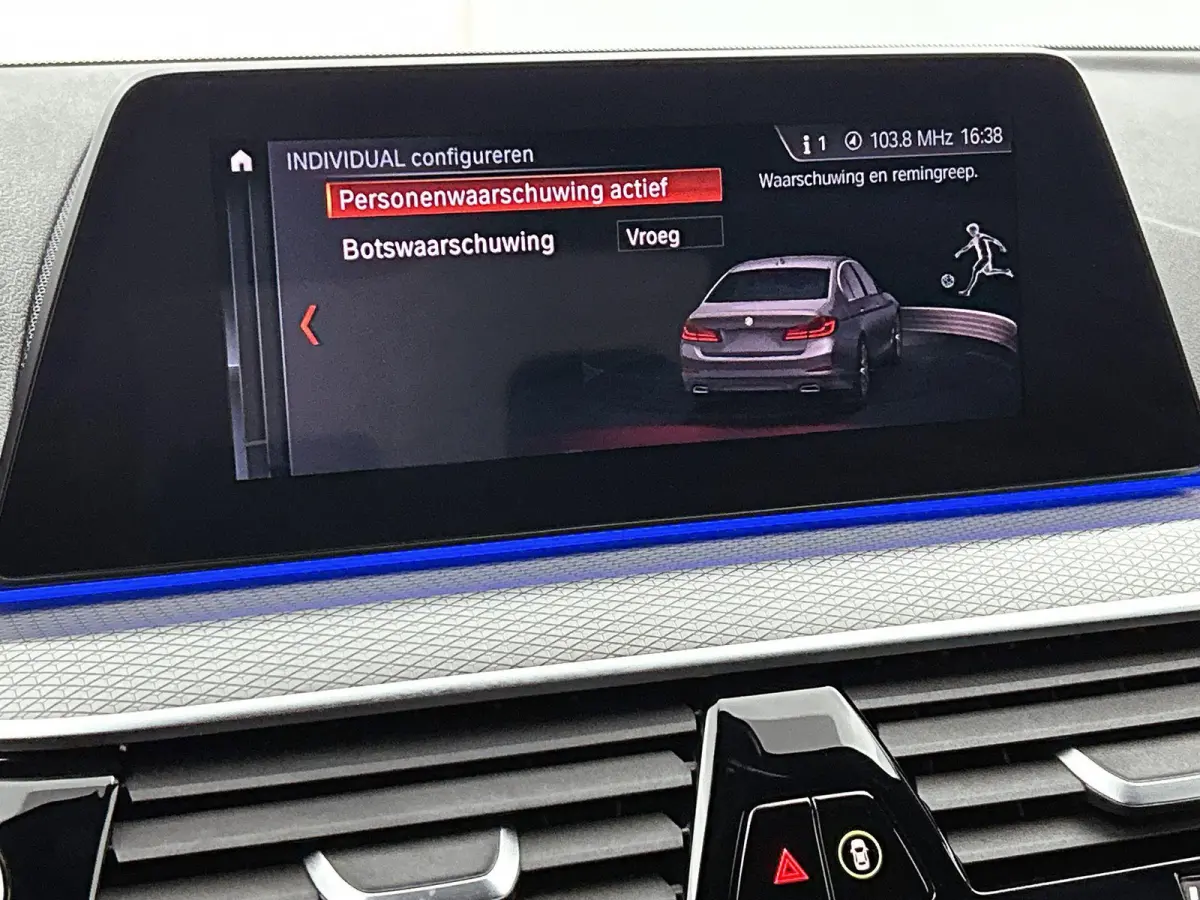 530e iPerformance High Executive | ACHTERUITRIJCAMERA | APPLE CARPLAY - ANDROID AUTO | STOELVERWARMING | NAVIGATIE | ELEKTRISCHE KOFFERKLEP | ELEKTRISCHE STOELEN | SFEERVERLICHTING |