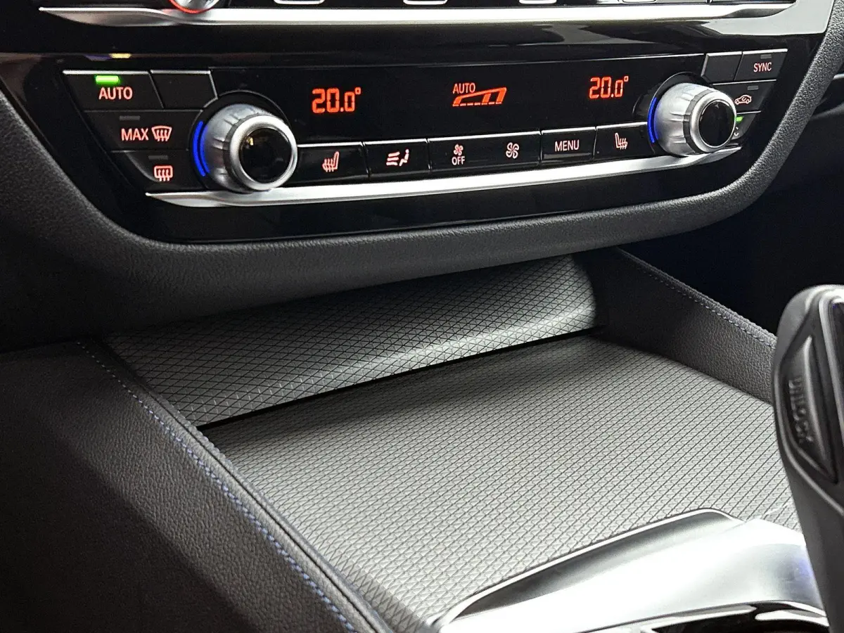 530e iPerformance High Executive | ACHTERUITRIJCAMERA | APPLE CARPLAY - ANDROID AUTO | STOELVERWARMING | NAVIGATIE | ELEKTRISCHE KOFFERKLEP | ELEKTRISCHE STOELEN | SFEERVERLICHTING |