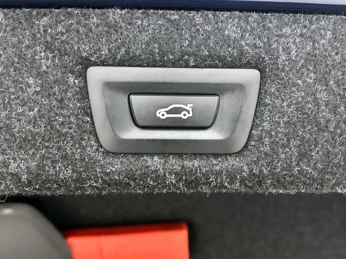 530e iPerformance High Executive | ACHTERUITRIJCAMERA | APPLE CARPLAY - ANDROID AUTO | STOELVERWARMING | NAVIGATIE | ELEKTRISCHE KOFFERKLEP | ELEKTRISCHE STOELEN | SFEERVERLICHTING |