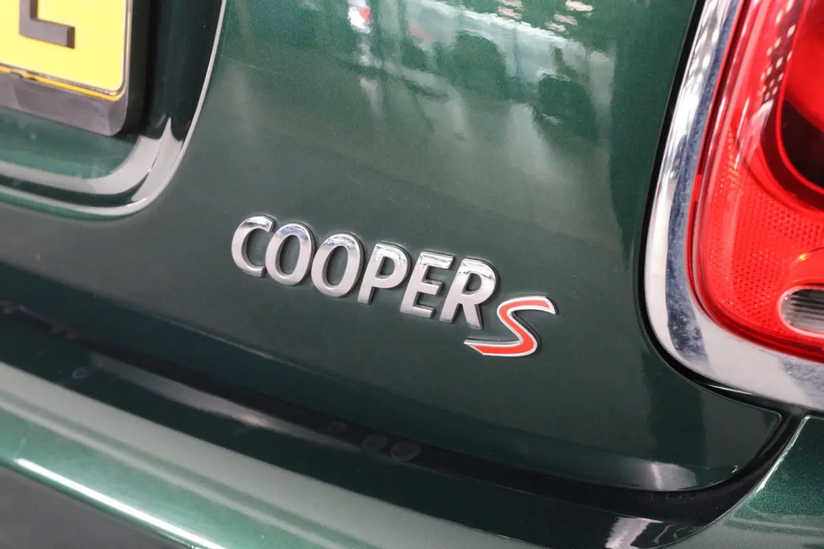 2.0 S Chili | Leder | LED | Camera | Navi | Stoelverwarming | Clima | Parkeersensoren V+A | Lichtmetalen Velgen | Cruise Control