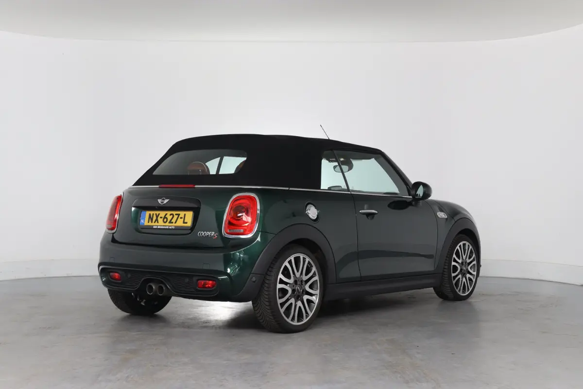 2.0 S Chili | Leder | LED | Camera | Navi | Stoelverwarming | Clima | Parkeersensoren V+A | Lichtmetalen Velgen | Cruise Control