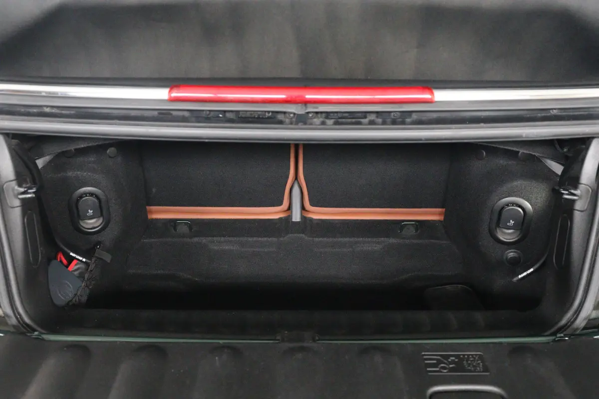 2.0 S Chili | Leder | LED | Camera | Navi | Stoelverwarming | Clima | Parkeersensoren V+A | Lichtmetalen Velgen | Cruise Control