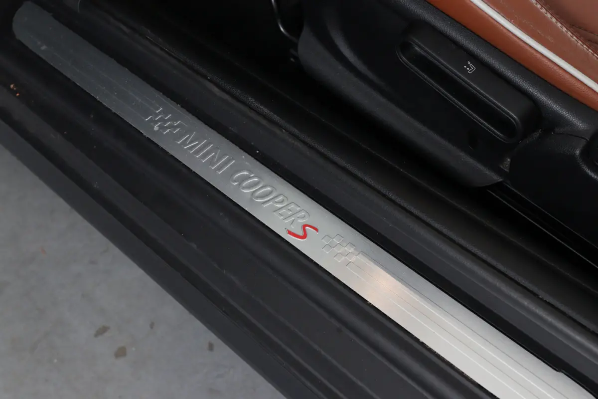 2.0 S Chili | Leder | LED | Camera | Navi | Stoelverwarming | Clima | Parkeersensoren V+A | Lichtmetalen Velgen | Cruise Control