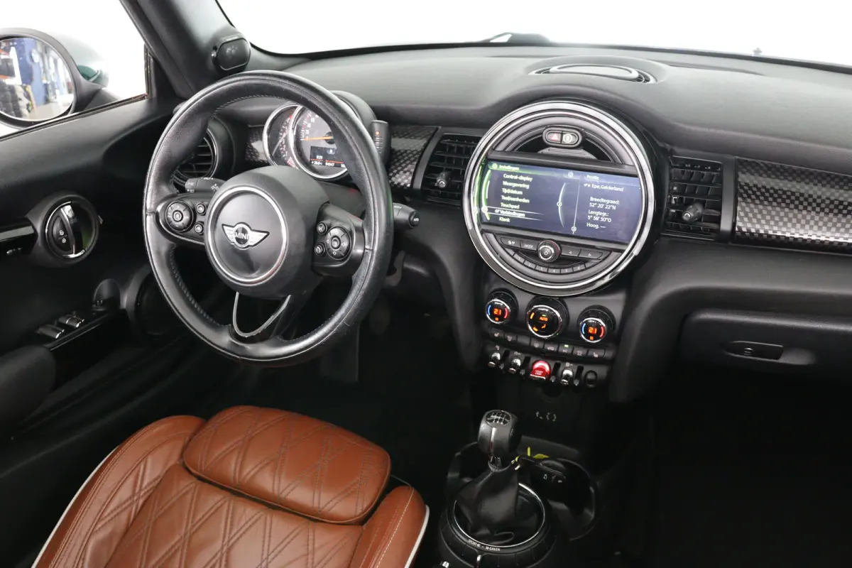 2.0 S Chili | Leder | LED | Camera | Navi | Stoelverwarming | Clima | Parkeersensoren V+A | Lichtmetalen Velgen | Cruise Control