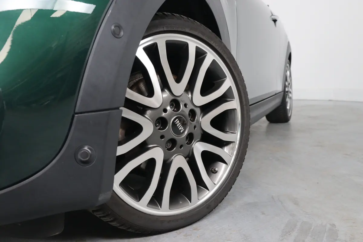 2.0 S Chili | Leder | LED | Camera | Navi | Stoelverwarming | Clima | Parkeersensoren V+A | Lichtmetalen Velgen | Cruise Control