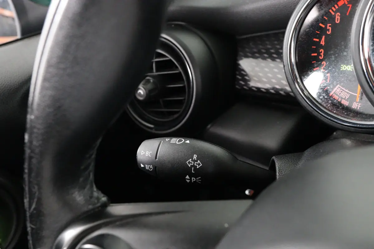 2.0 S Chili | Leder | LED | Camera | Navi | Stoelverwarming | Clima | Parkeersensoren V+A | Lichtmetalen Velgen | Cruise Control