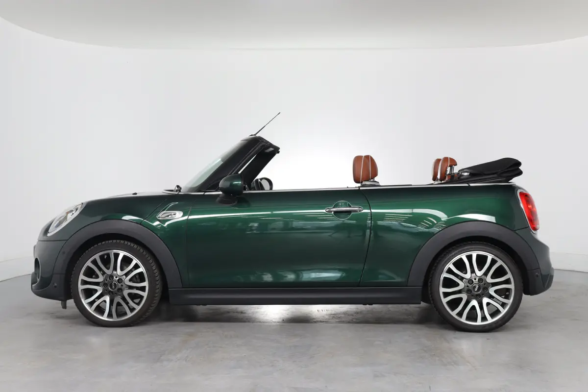 2.0 S Chili | Leder | LED | Camera | Navi | Stoelverwarming | Clima | Parkeersensoren V+A | Lichtmetalen Velgen | Cruise Control