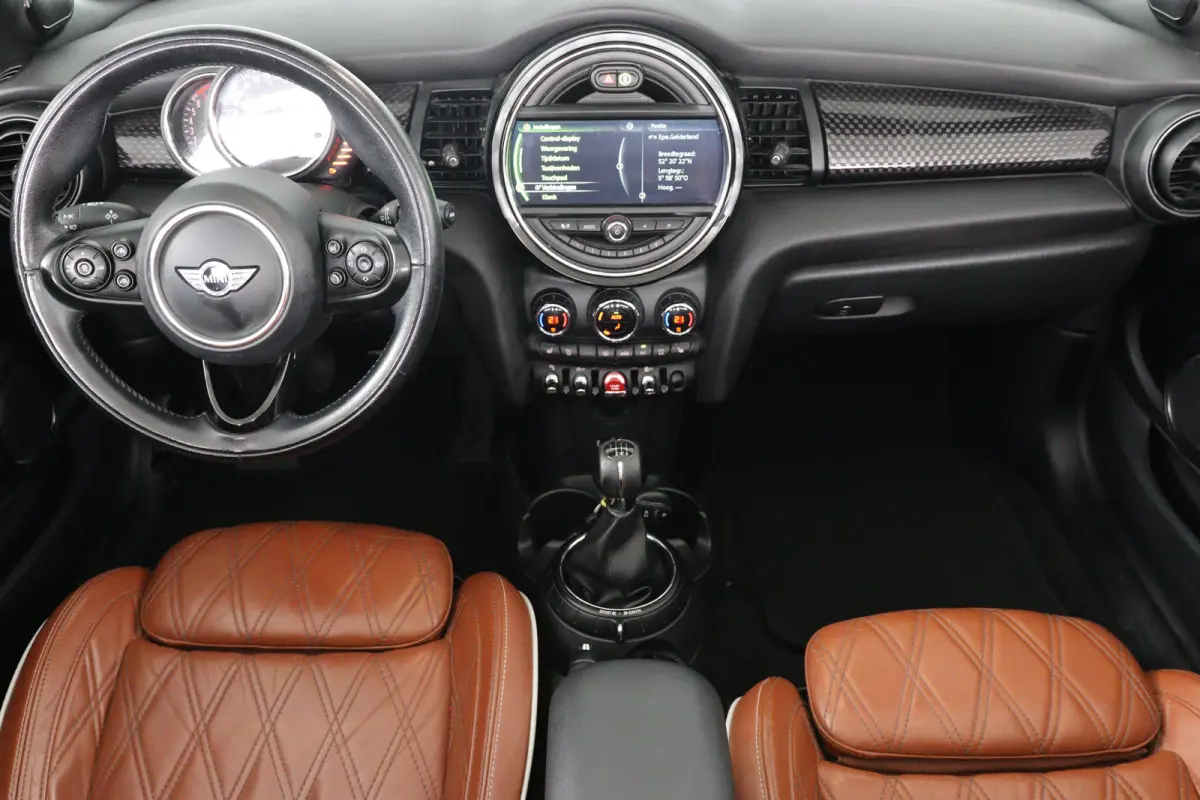 2.0 S Chili | Leder | LED | Camera | Navi | Stoelverwarming | Clima | Parkeersensoren V+A | Lichtmetalen Velgen | Cruise Control