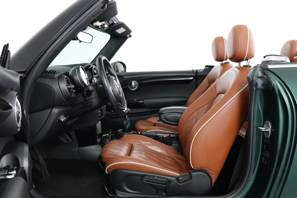 2.0 S Chili | Leder | LED | Camera | Navi | Stoelverwarming | Clima | Parkeersensoren V+A | Lichtmetalen Velgen | Cruise Control