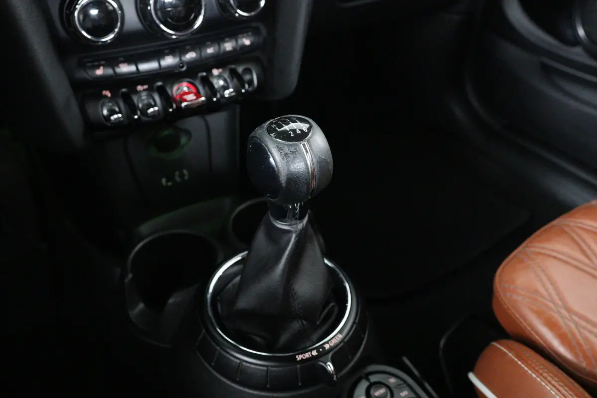 2.0 S Chili | Leder | LED | Camera | Navi | Stoelverwarming | Clima | Parkeersensoren V+A | Lichtmetalen Velgen | Cruise Control
