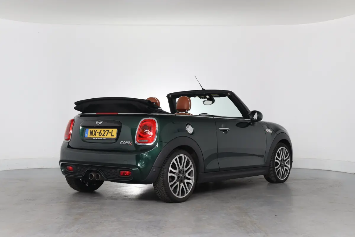2.0 S Chili | Leder | LED | Camera | Navi | Stoelverwarming | Clima | Parkeersensoren V+A | Lichtmetalen Velgen | Cruise Control