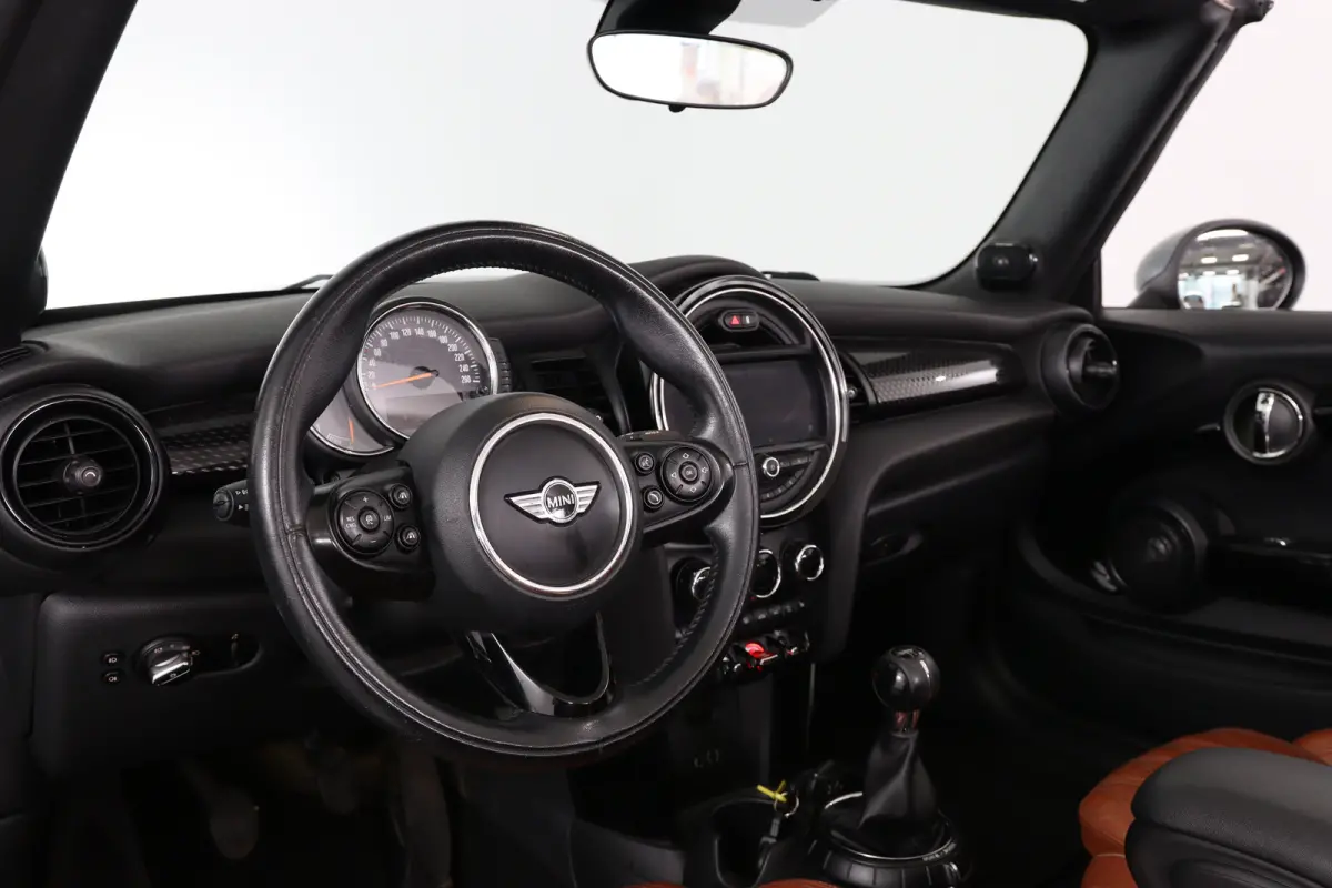 2.0 S Chili | Leder | LED | Camera | Navi | Stoelverwarming | Clima | Parkeersensoren V+A | Lichtmetalen Velgen | Cruise Control
