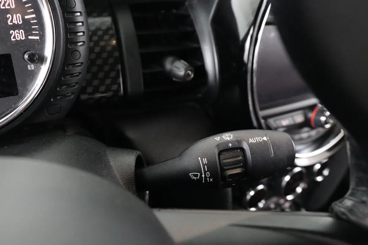 2.0 S Chili | Leder | LED | Camera | Navi | Stoelverwarming | Clima | Parkeersensoren V+A | Lichtmetalen Velgen | Cruise Control