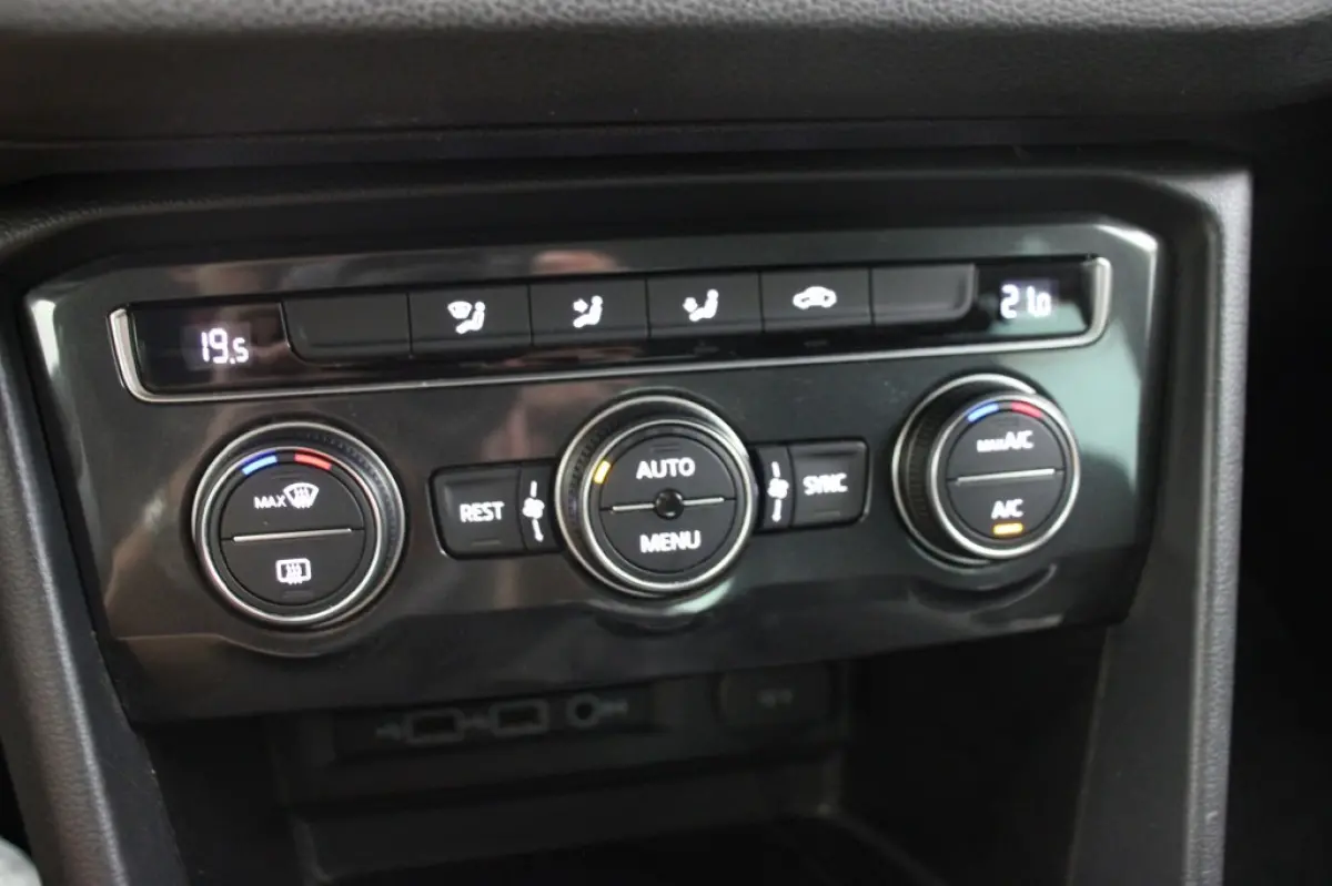 1.4 TSI ATC Comfortline Business - Carplay, Navi, Clima, Adapt. Cruise