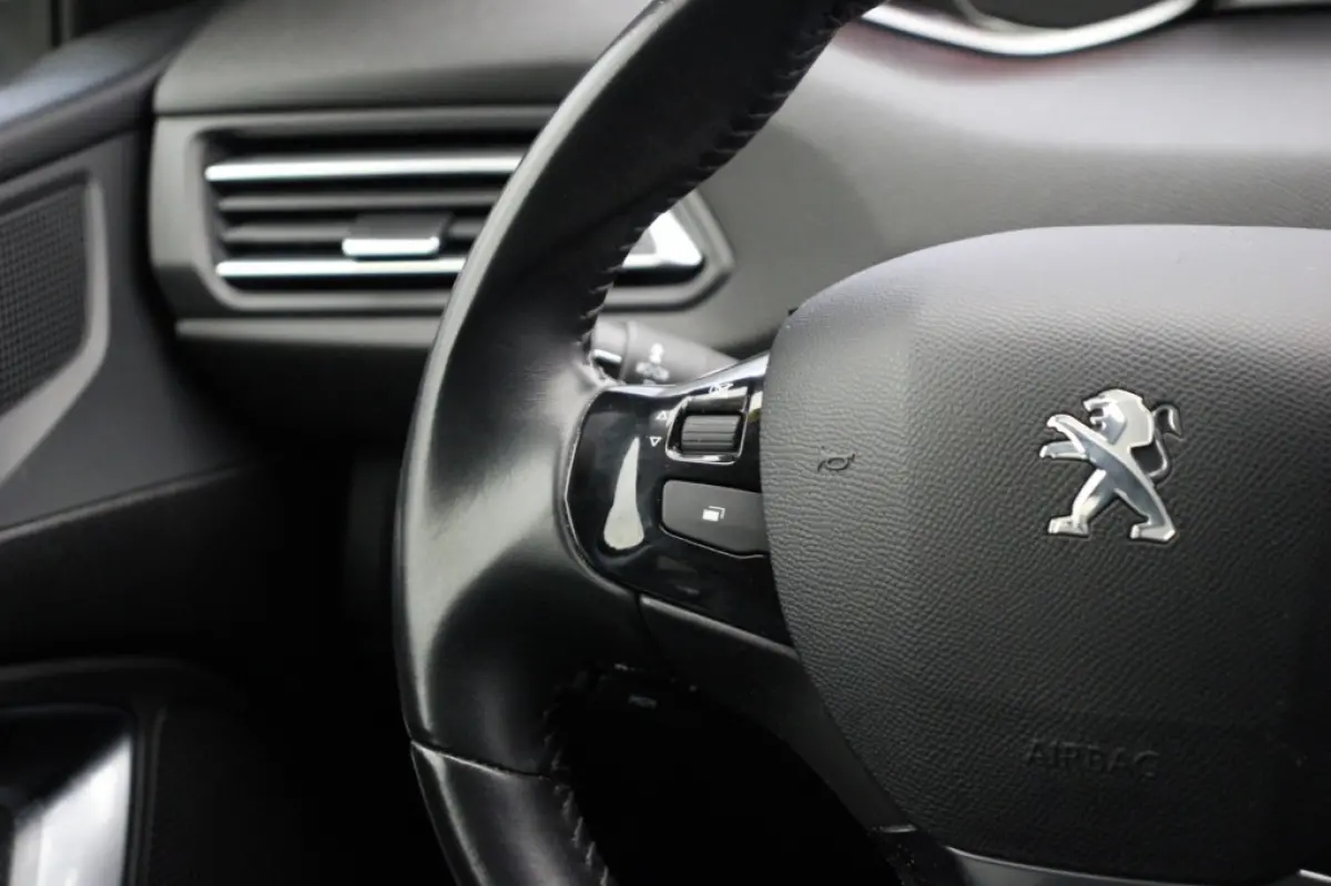 1.5 BlueHDI Allure - Carplay, Massage, Stoelverw. Trekhaak