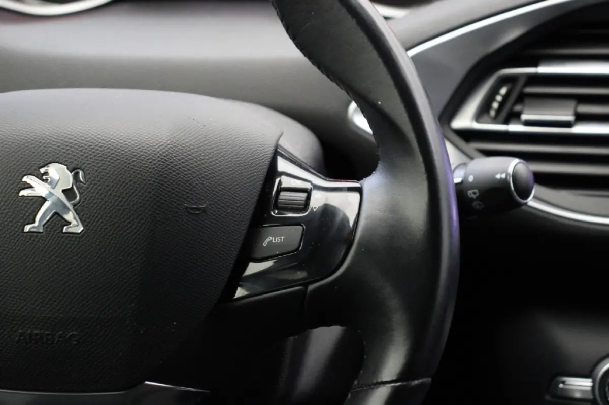 1.5 BlueHDI Allure - Carplay, Massage, Stoelverw. Trekhaak