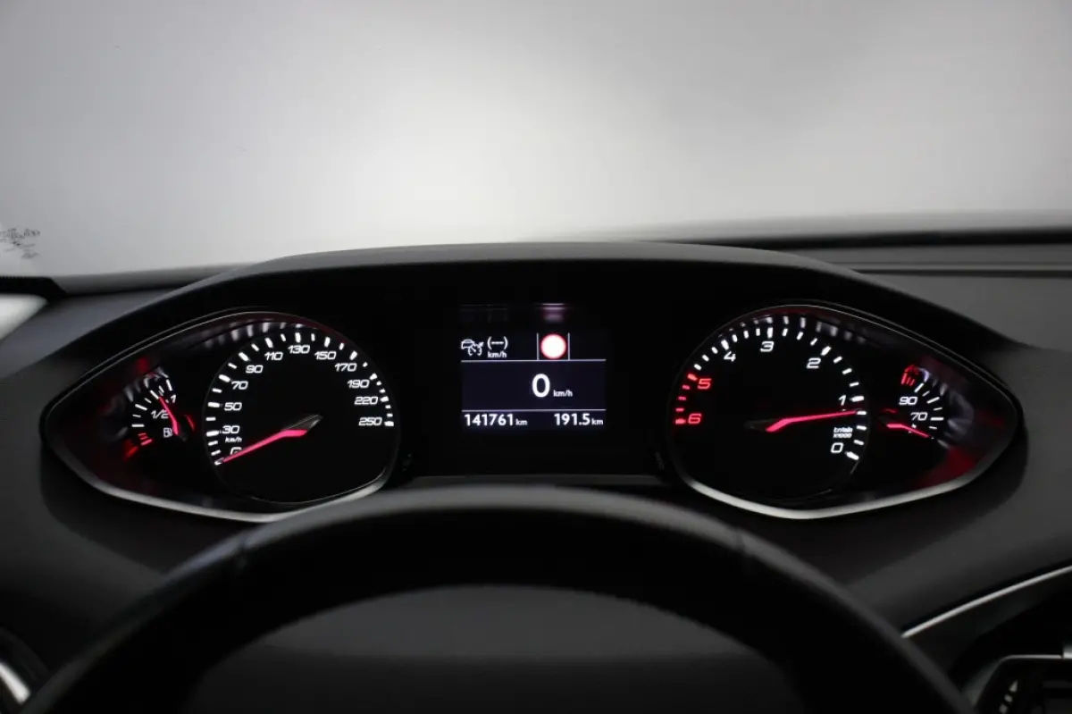 1.5 BlueHDI Allure - Carplay, Massage, Stoelverw. Trekhaak