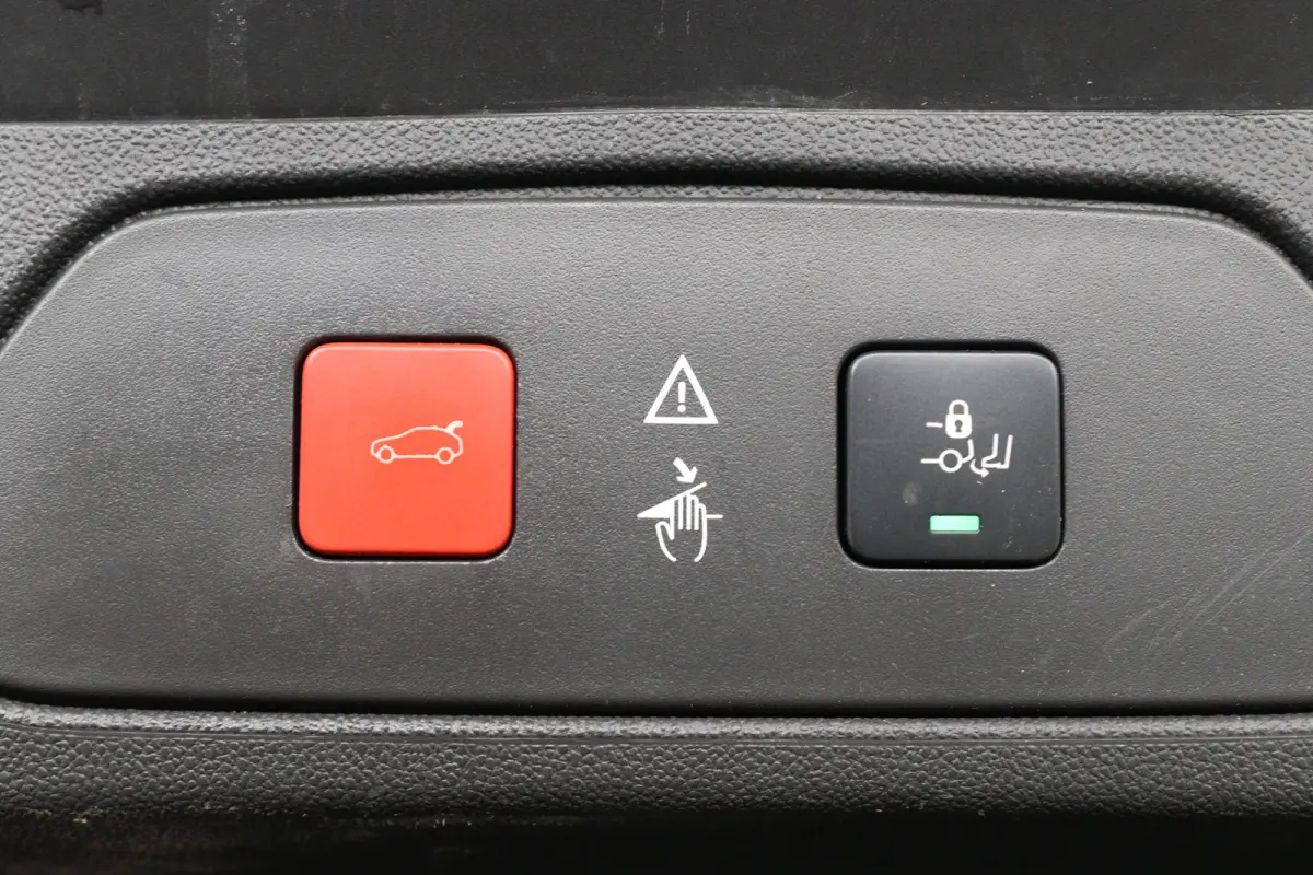 1.6 Turbo Hybrid Business Elegance | Dealer Onderhouden! | SOH 94% | LED | AGR | Camera | Navi | Clima | BLIS | Parkeersensoren | Lichtmetalen Velgen