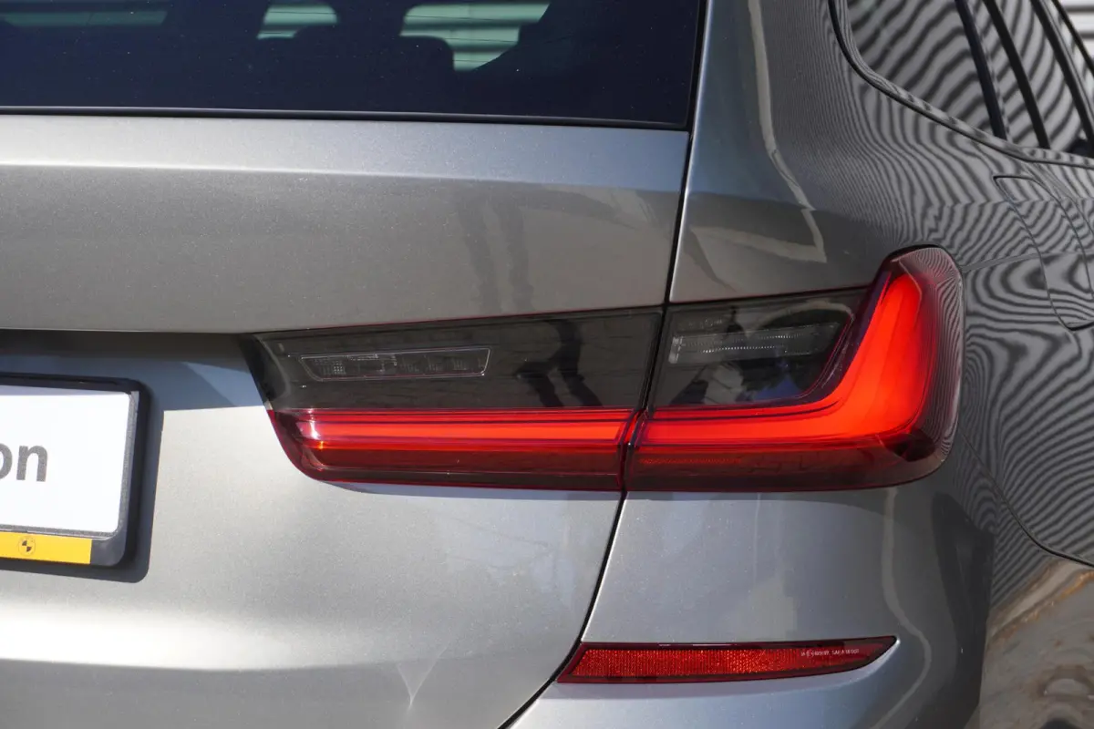 M340i xDrive High Executive | Parking Pack | Glazen panoramadak | HiFi System | Trekhaak met elektrisch wegklapbare kogel | BMW Head-Up Display | Lentevoordeel