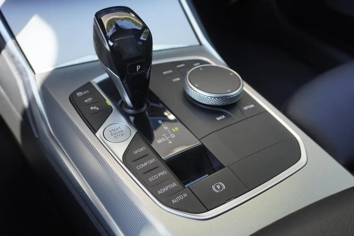 M340i xDrive High Executive | Parking Pack | Glazen panoramadak | HiFi System | Trekhaak met elektrisch wegklapbare kogel | BMW Head-Up Display | Lentevoordeel