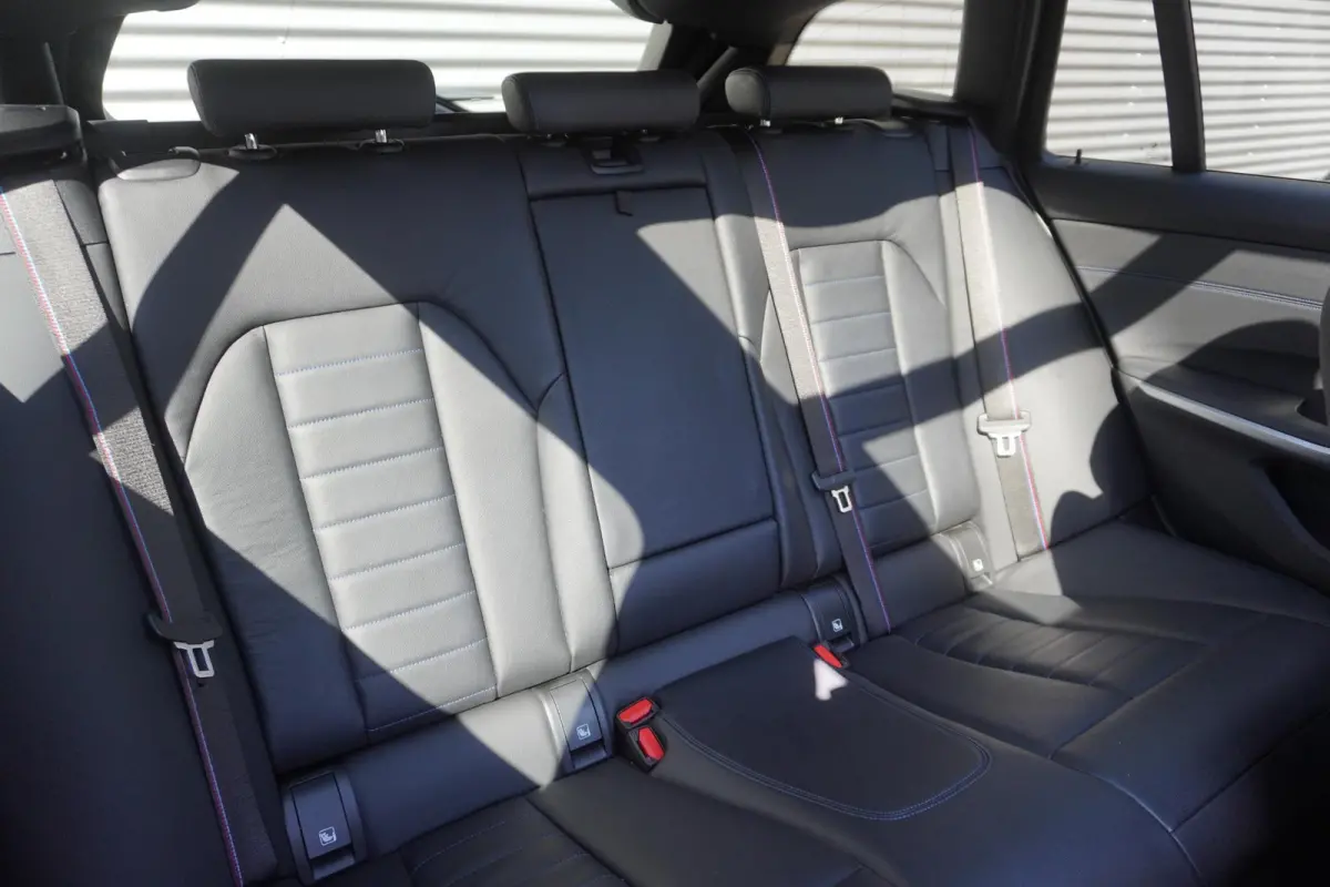 M340i xDrive High Executive | Parking Pack | Glazen panoramadak | HiFi System | Trekhaak met elektrisch wegklapbare kogel | BMW Head-Up Display | Lentevoordeel