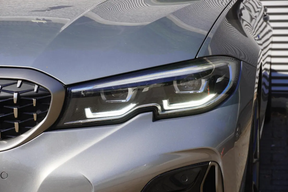 M340i xDrive High Executive | Parking Pack | Glazen panoramadak | HiFi System | Trekhaak met elektrisch wegklapbare kogel | BMW Head-Up Display | Lentevoordeel