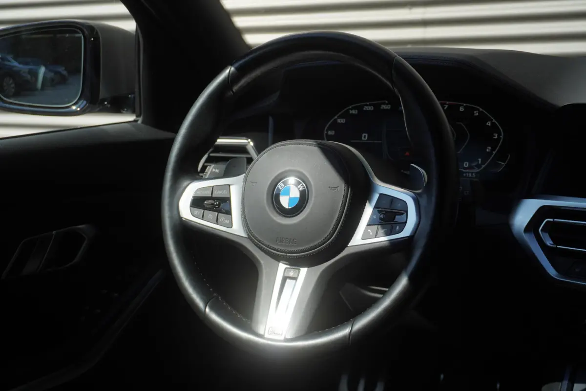 M340i xDrive High Executive | Parking Pack | Glazen panoramadak | HiFi System | Trekhaak met elektrisch wegklapbare kogel | BMW Head-Up Display | Lentevoordeel